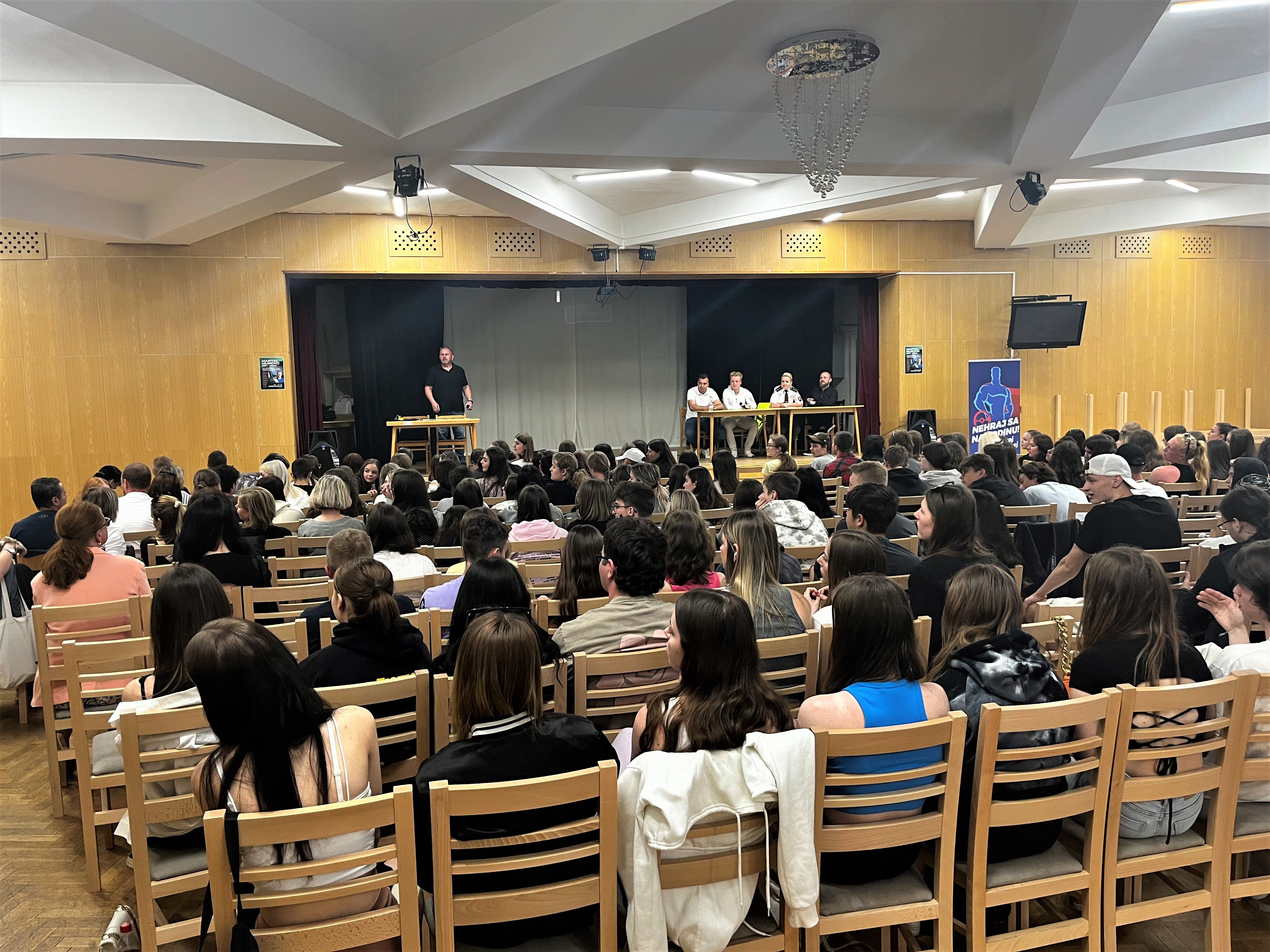 IMG_6260_upr.jpg IMG_6260_upr.jpg